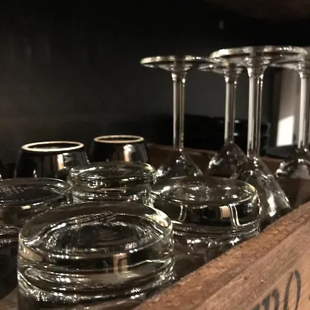 Rustic Black And White 아파트