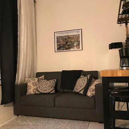 Rustic Black And White Apartmán *